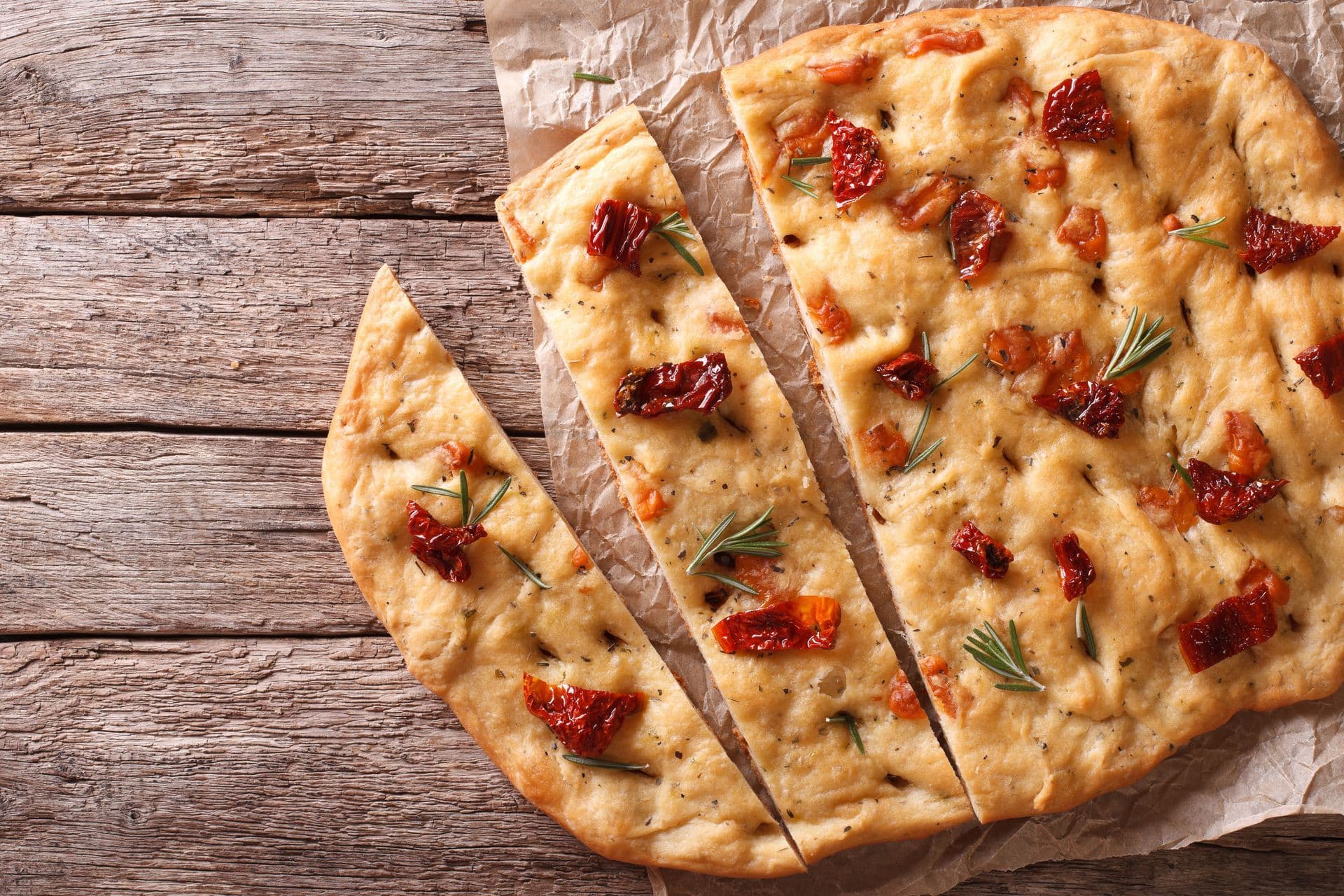 Focaccia ai peperoni cruschi con Parmigiano Reggiano